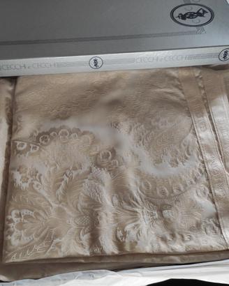Copriletto damascato beige