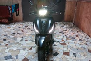 piaggio beverly S 300 HPE blu notte con antifurto 