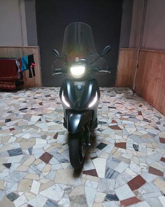 piaggio beverly S 300 HPE blu notte con antifurto 