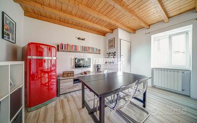 MORNAGO - TRILOCALE CON CANTINA