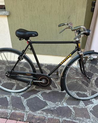 Bicicletta con canna e freni a bacchetta