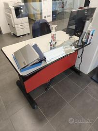 Scrivanie da ufficio con cassettiera