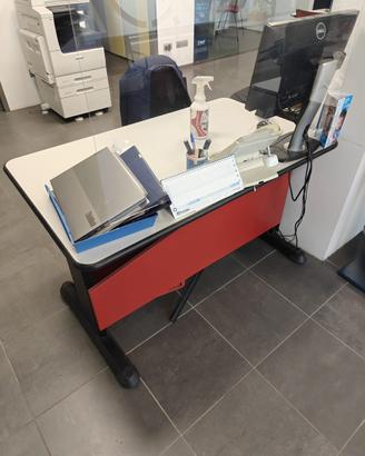 Scrivanie da ufficio con cassettiera