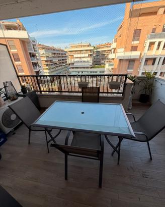 Tavolo da esterno con sedie