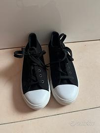 Scarpe con lacci