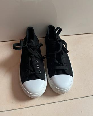 Scarpe con lacci