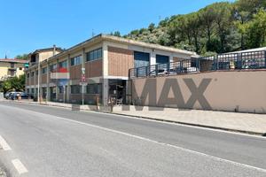 Capannone industriale e commerciale
