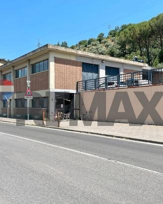 Capannone industriale e commerciale