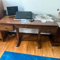 Armadio e scrivania letto