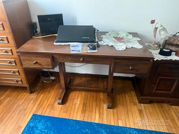 Armadio e scrivania letto