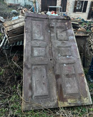 Antica porta in legno