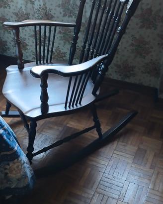 Sedia a dondolo vintage in legno stile Old Amer 

