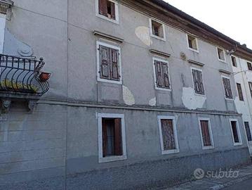 Immobile in asta di 726 m² con 5 locali a Aviano