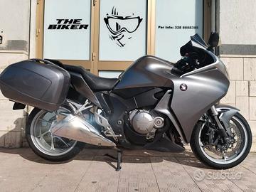Honda VFR 1200 F V4 173 cv