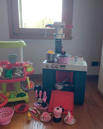 Cucina giocattolo e banco verdura con accessori
