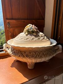 Zuppiera decorativa di Capodimonte