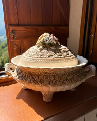 Zuppiera decorativa di Capodimonte