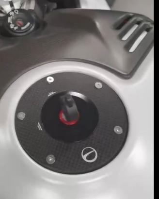 Tappo serbatoio ducati carbonio