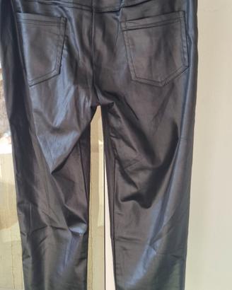 Leggings effetto ecopelle nero con strass