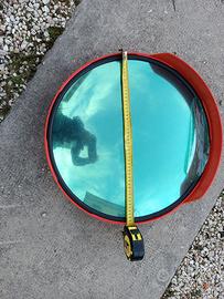 specchio  parabolico  stradale