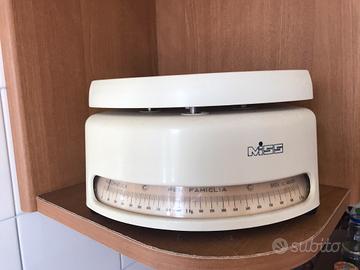 Bilancia crema vintage