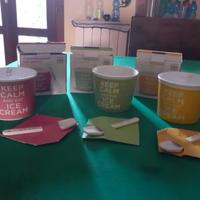 Tazze gelato con cucchiaini