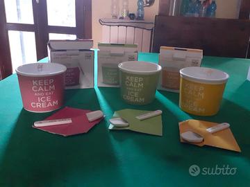 Tazze gelato con cucchiaini
