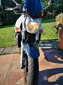 SUZUKI GSR 600