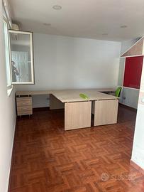 Pozzuoli "Zona Olivetti" Ufficio con posti auto