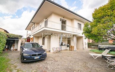 VILLA BIFAMILIARE CON GIARDINO!