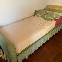 Grazioso letto singolo con letto per ospiti sotto