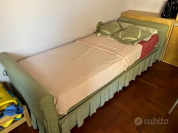 Grazioso letto singolo con letto per ospiti sotto