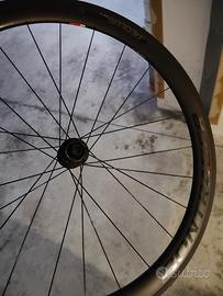 cerchio carbonio Bontragen aeolux 50 anteriore