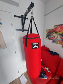 Sacco boxe con supporto muro