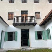 Budoia - Via Roma rustico in corte