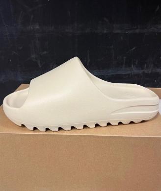Ciabatte adidas Originals Yeezy bianche, taglia37