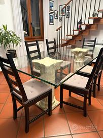 Tavolo in vetro con colonne in stile classico