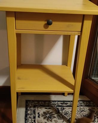 comodino hemnes Ikea giallo