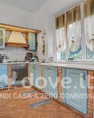 Casa indipendente di 140 m² con 4 locali a Bussole