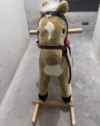 Cavallo a dondolo New Classic Toys