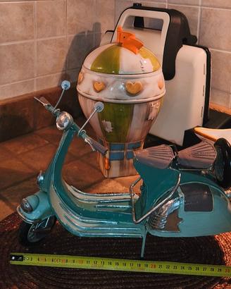 Modellino Artigianale Vintage in metallo Vespa ann
