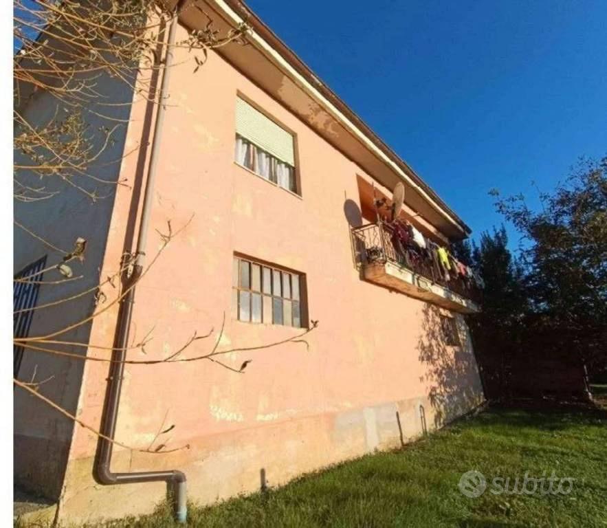 Immobile in asta di 228 m² con più di 5 locali a D - Vista 2