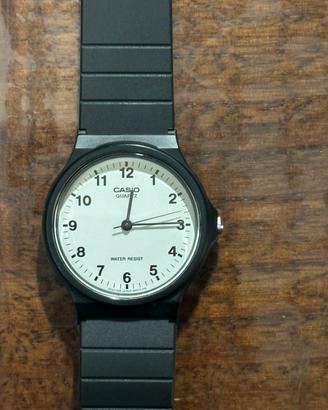 Orologio Casio MQ-24 Nero Quadrante Bianco