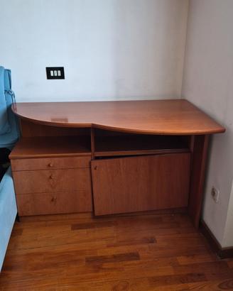 Scrivania ad angolo in legno con cassetti