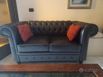COPPIA DIVANI STILE CHESTERFIELD