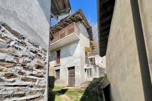 CASA SEMINDIPENDENTE A MONASTERO DI LANZO