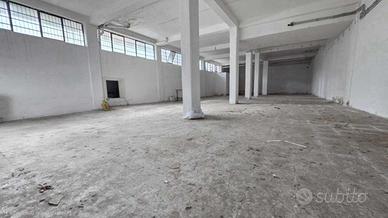 Locale commerciale a Tremestieri Etneo