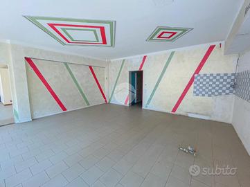 NEGOZIO A MONTE CREMASCO