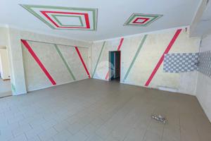 NEGOZIO A MONTE CREMASCO