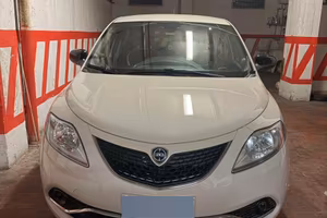 Lancia y 1.2 Gold Limited Edition